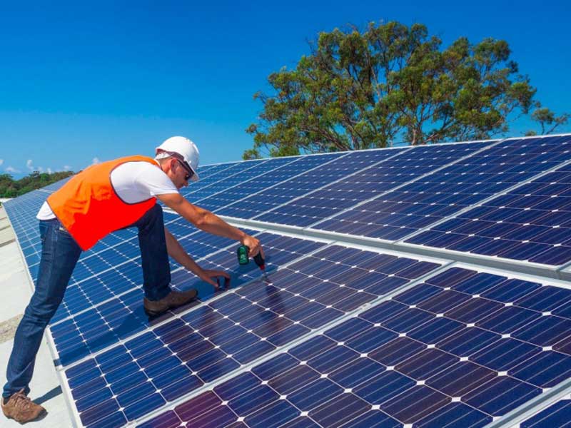 California Bắt Buộc Lắp Đặt Pin Năng Lượng Mặt Trời Trên Mái Nhà