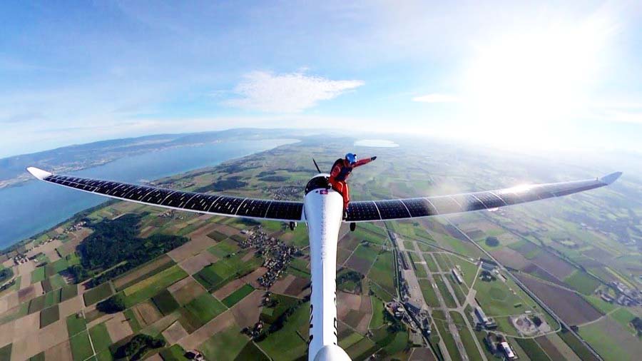 Raphael Domjan Nhảy Dù Từ Máy Bay Năng Lượng Mặt Trời: Kỷ Lục Lần Đầu Tiên